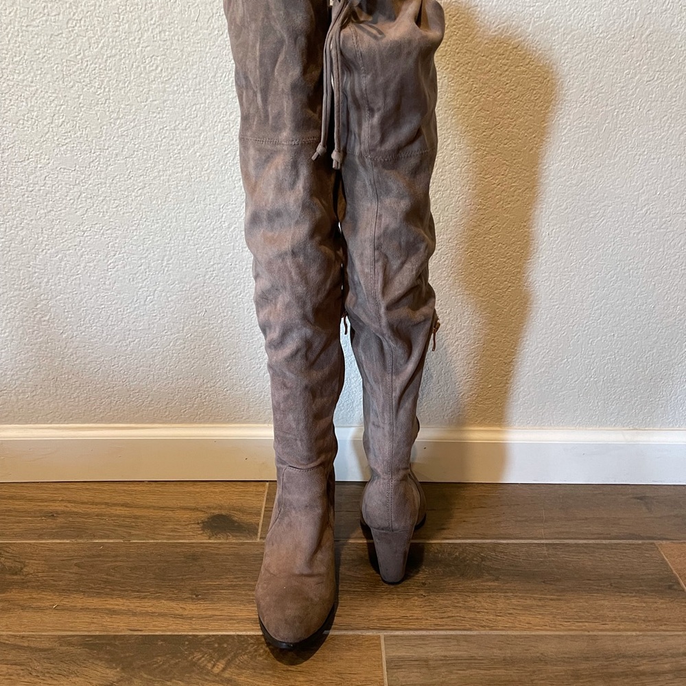 Catherine Malandrino Sorcha boot in Taupe - Picture 2 of 10